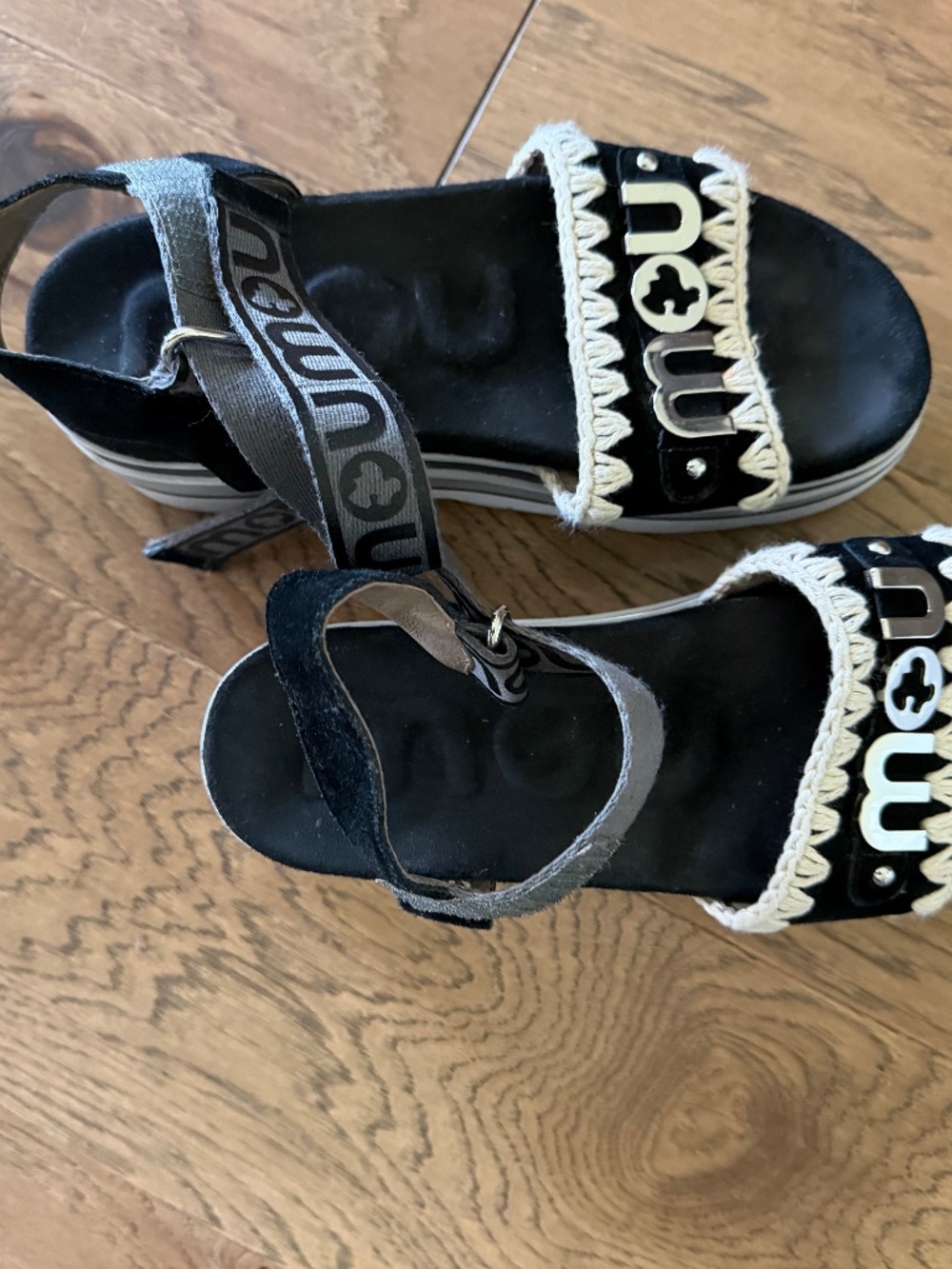 Mou shoe